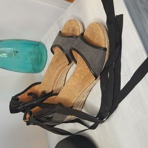 UGG strappy Sandals SZ 9